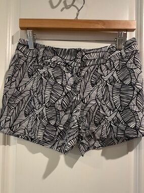 LOFT Petite Marisa Black White Palm Leaf 100% Linen Shorts 00P